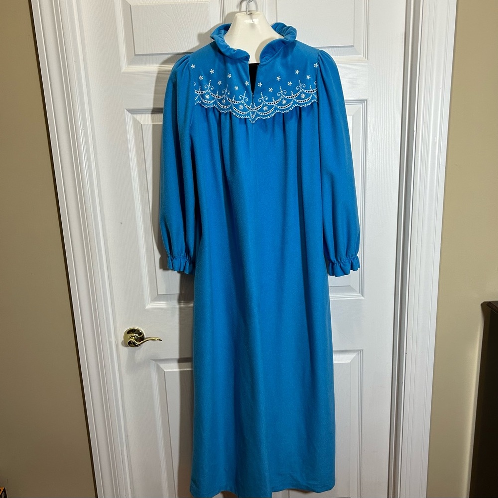 Vintage Blue Robe with Embroidered Detail Size L
